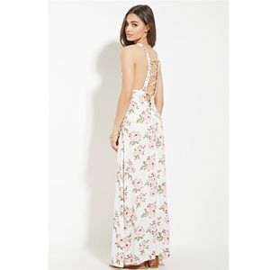 NWT Beautiful Floral Dress. SHIP TODAY!